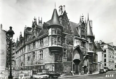 Hôtel de ville de Dijon — vista da fachada gótica — ALFA